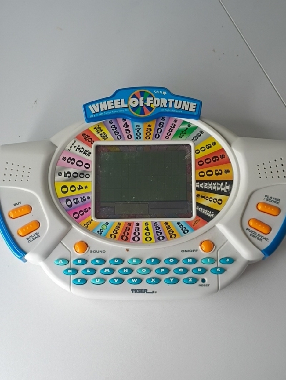 1998 Tiger Electronics Wheel of Fortune Deluxe handheld game two game cartridge - Picture 2 of 9